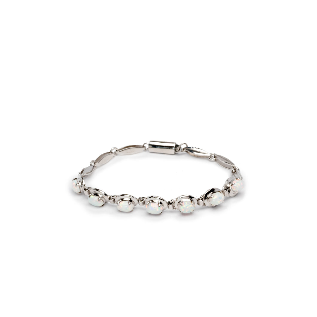 Silberarmband mit Opalen